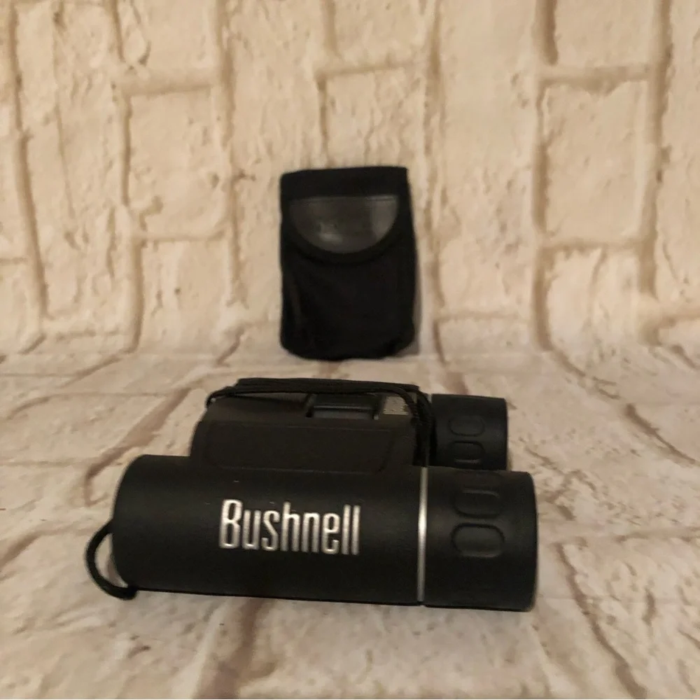 Bushnell Binoculars Black Case 8 X 21 368 ft at 1000 Yards Golf Football Sport